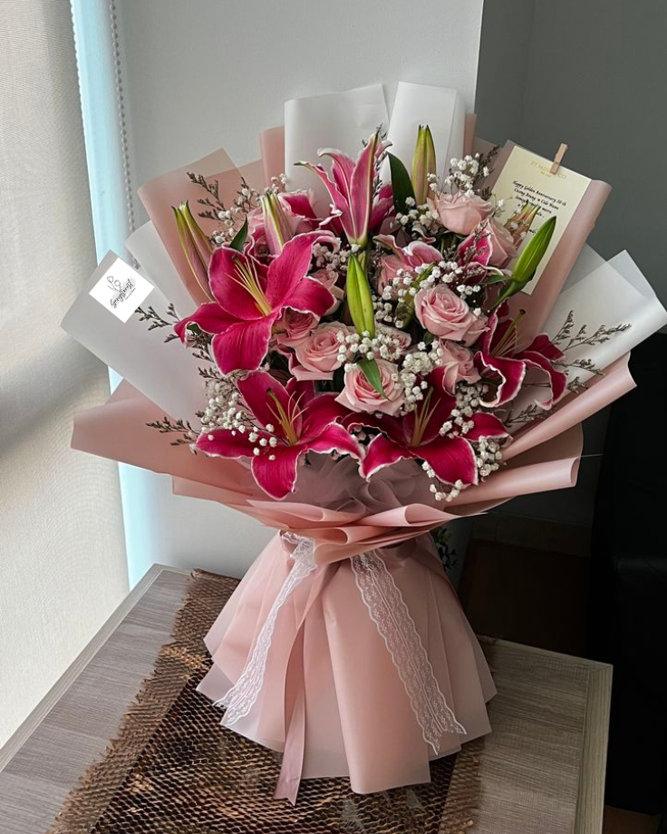 Lovely Bliss HAND BOUQUET