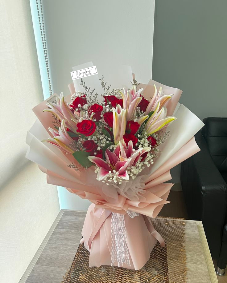 Serrenity HAND BOUQUET