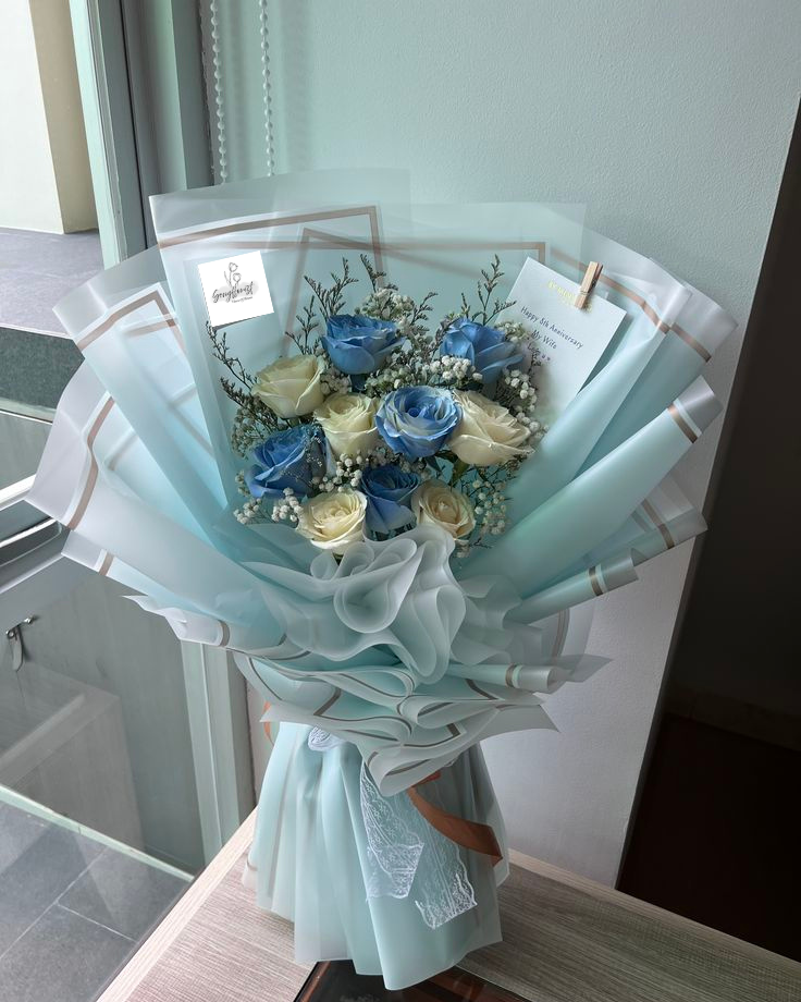 Rossy Love HAND BOUQUET